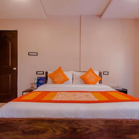 Oyo 9748 Hotel Girgaon Palace Mumbai Exterior photo