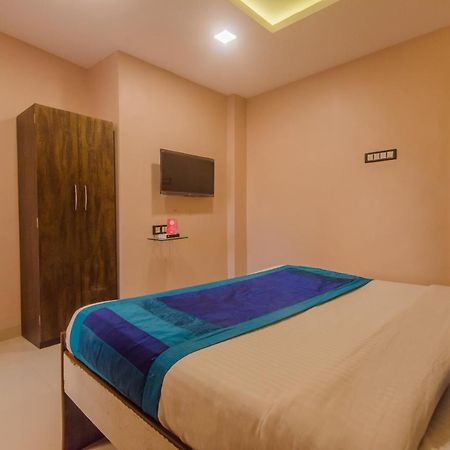 Oyo 9748 Hotel Girgaon Palace Mumbai Exterior photo