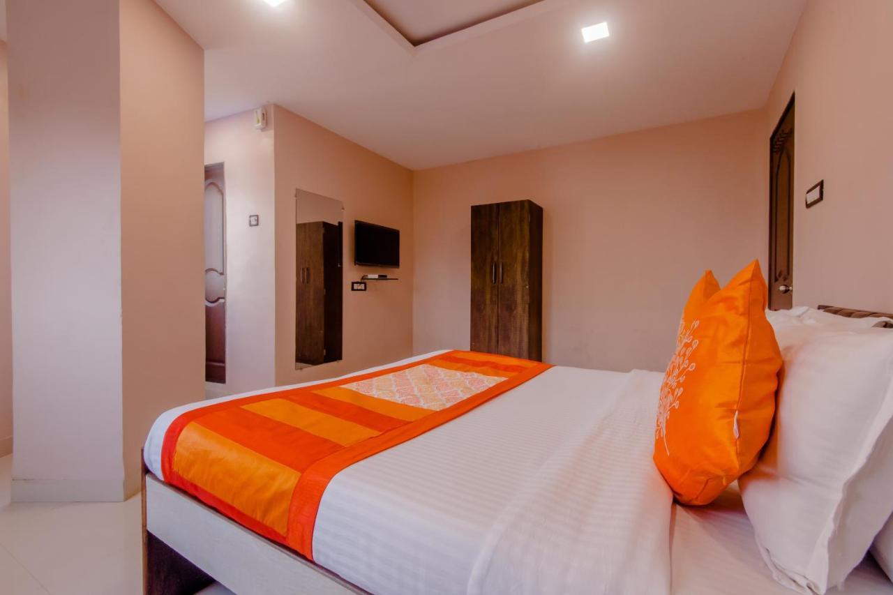 Oyo 9748 Hotel Girgaon Palace Mumbai Exterior photo
