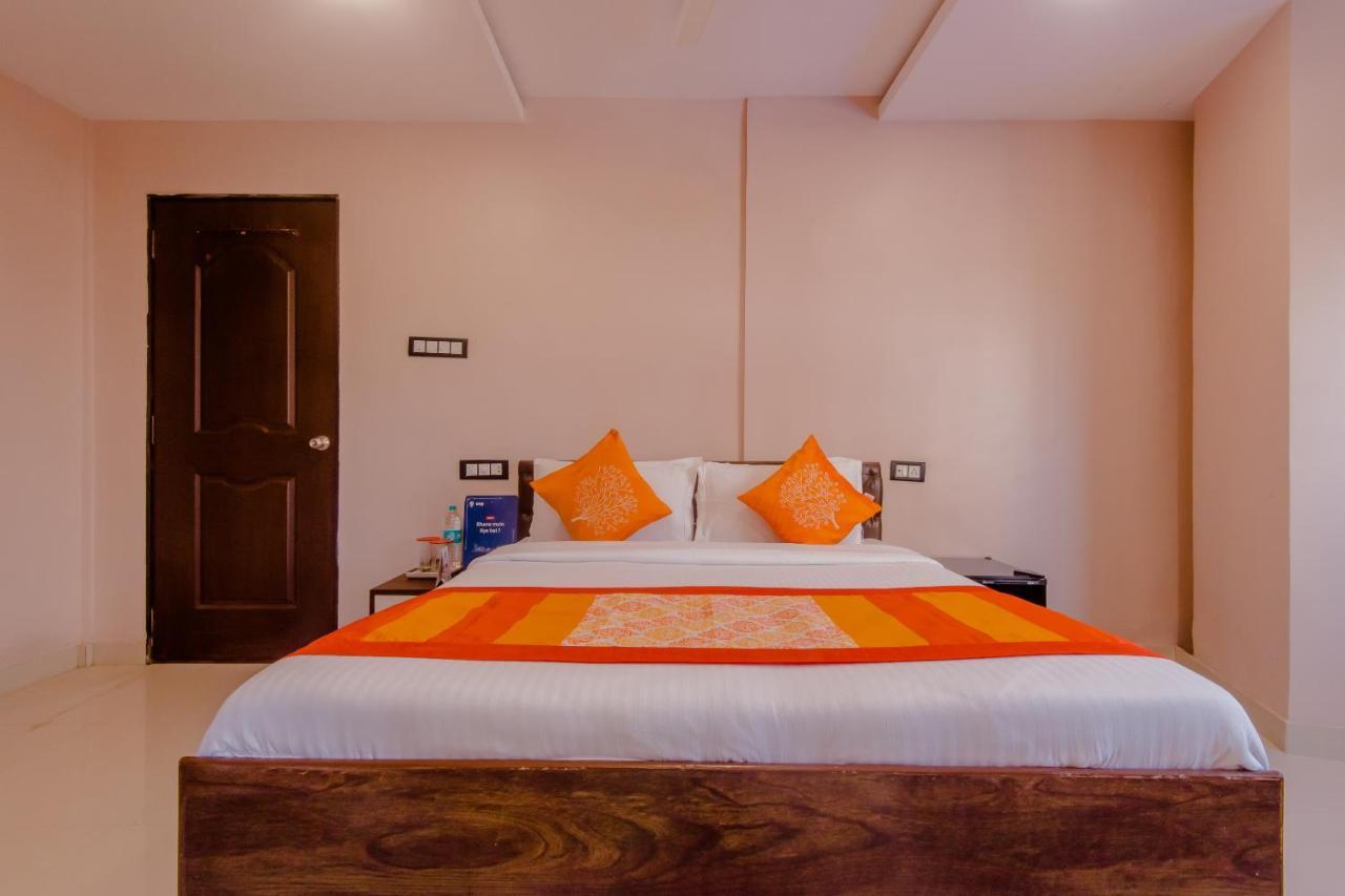 Oyo 9748 Hotel Girgaon Palace Mumbai Exterior photo