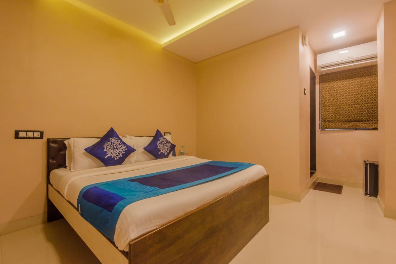 Oyo 9748 Hotel Girgaon Palace Mumbai Exterior photo