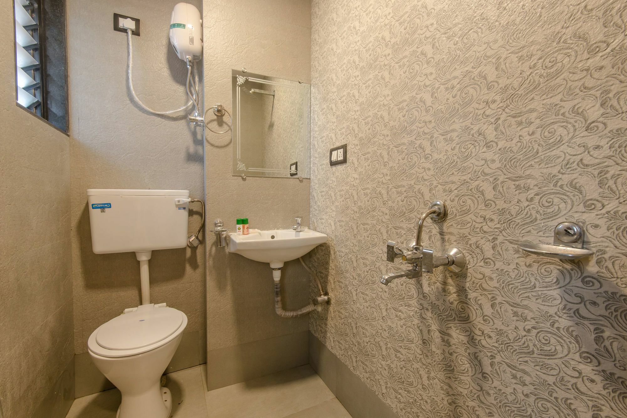 Oyo 9748 Hotel Girgaon Palace Mumbai Exterior photo